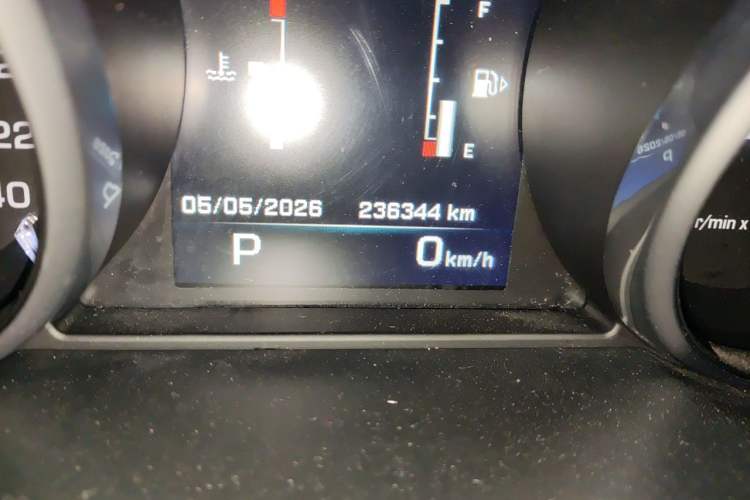 Used Land Rover Discovery Sport 2016 2.0T SE Odometer Close Up
