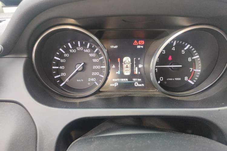 Used Land Rover Discovery Sport 2016 2.0T HSE Odometer Close Up
