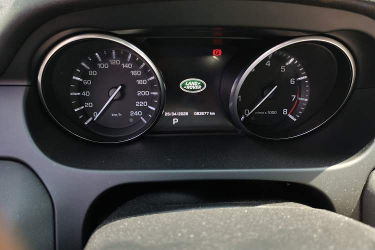 Used Land Rover Discovery Sport 2016 2.0T HSE Odometer Close Up