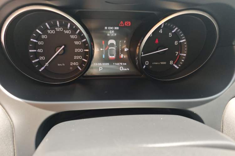 Used Land Rover Discovery Sport 2016 2.0T HSE Odometer Close Up