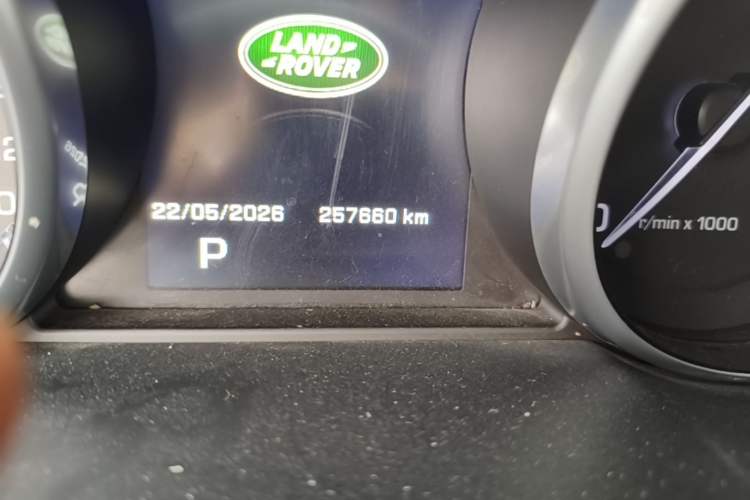 Used Land Rover Discovery Sport 2016 2.0T HSE Odometer Close Up