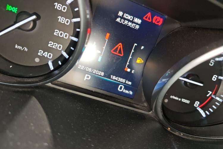 Used Land Rover Discovery Sport 2016 2.0T SE Odometer Close Up