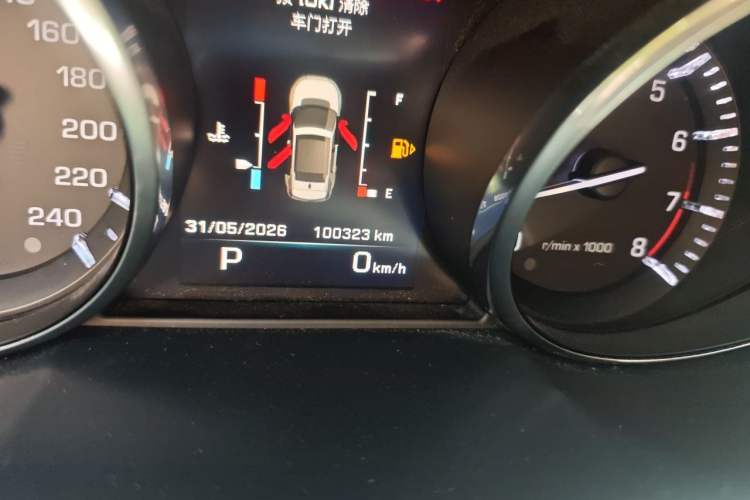 Used Land Rover Discovery Sport 2016 2.0T HSE Odometer Close Up