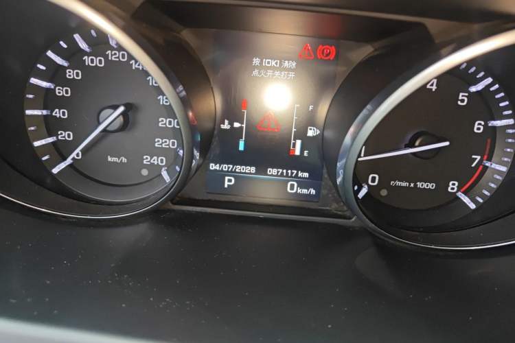Used Land Rover Discovery Sport 2016 2.0T HSE Odometer Close Up