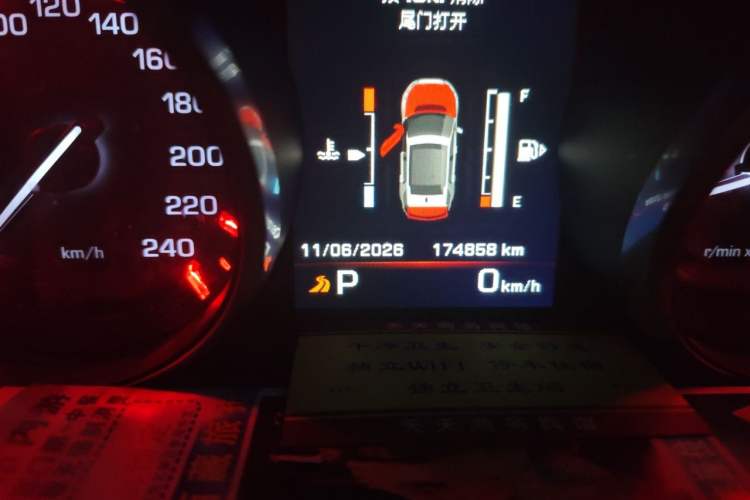 Used Land Rover Discovery Sport 2016 2.0T SE Odometer Close Up