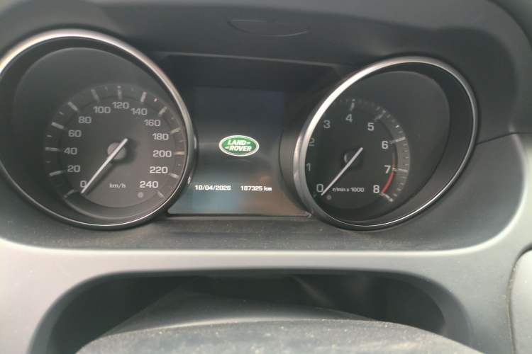 Used Land Rover Discovery Sport 2016 2.0T SE Odometer Close Up