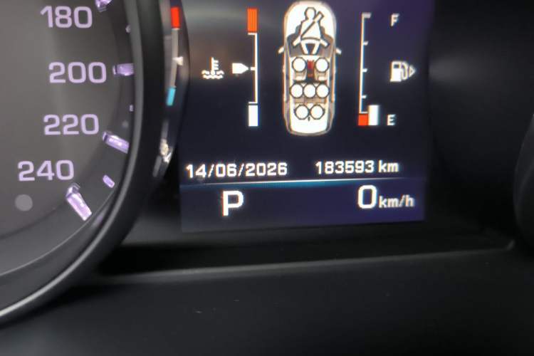 Used Land Rover Discovery Sport 2016 2.0T HSE Odometer Close Up