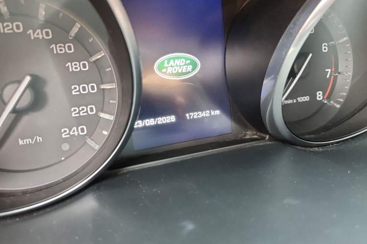 Used Land Rover Discovery Sport 2016 2.0T SE Odometer Close Up