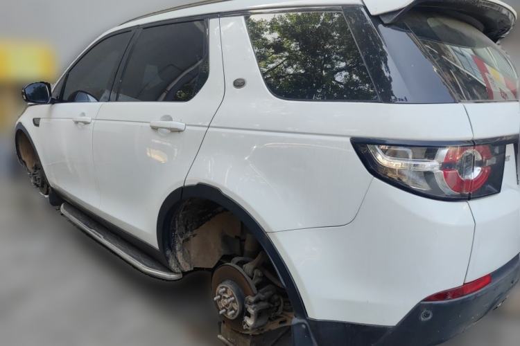 Used Land Rover Discovery Sport 2016 2.0T SE Rear Left 45 Deg
