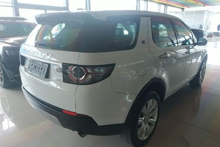 Used Land Rover Discovery Sport 2016 2.0T HSE LUXURY Rear Right 45 Deg