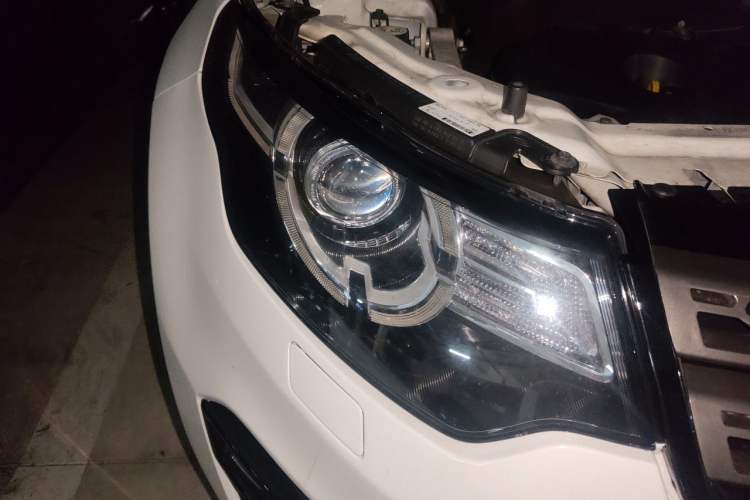 Used Land Rover Discovery Sport 2016 2.0T SE Right Front Headlight