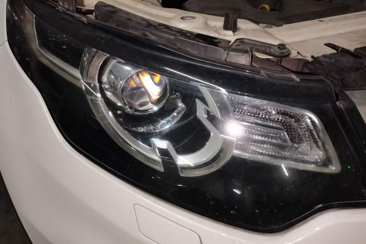 Used Land Rover Discovery Sport 2016 2.0T HSE Right Front Headlight