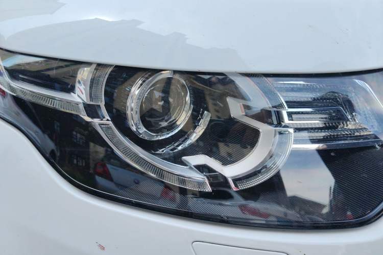 Used Land Rover Discovery Sport 2016 2.0T HSE Right Front Headlight