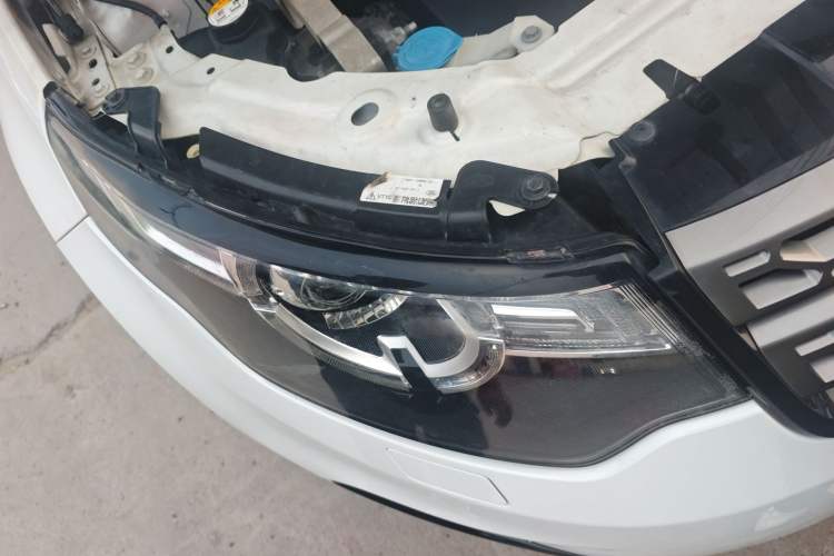 Used Land Rover Discovery Sport 2016 2.0T SE Right Front Headlight