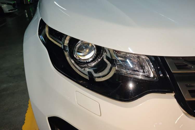 Used Land Rover Discovery Sport 2016 2.0T SE Right Front Headlight