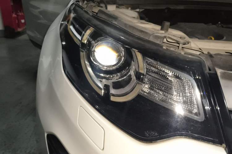 Used Land Rover Discovery Sport 2016 2.0T HSE Right Front Headlight