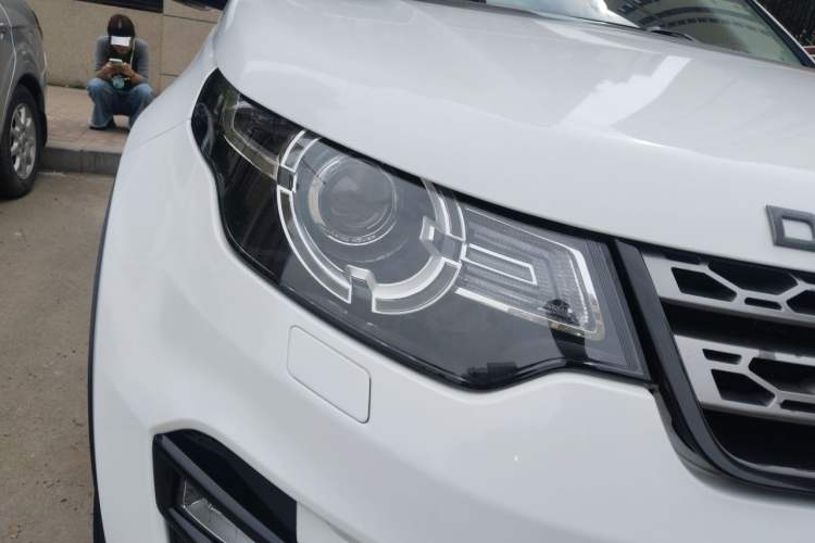 Used Land Rover Discovery Sport 2016 2.0T SE Right Front Headlight