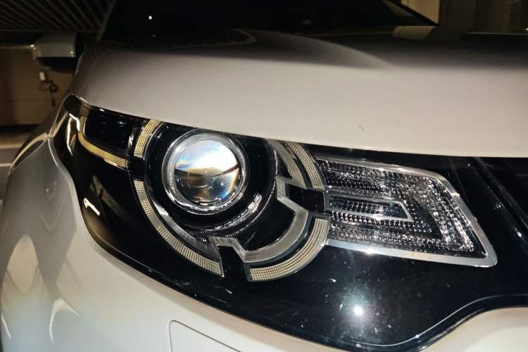 Used Land Rover Discovery Sport 2016 2.0T SE Right Front Headlight