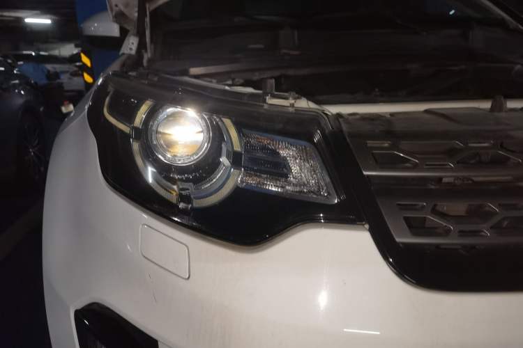 Used Land Rover Discovery Sport 2016 2.0T SE Right Front Headlight