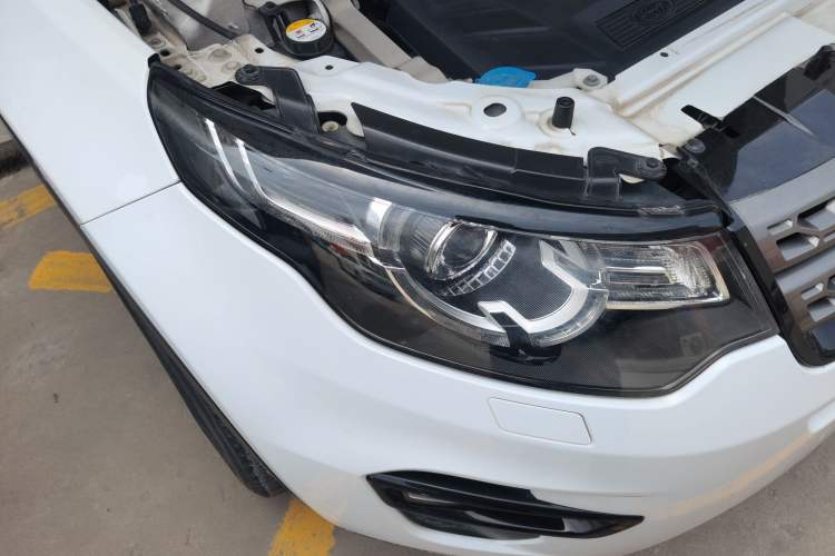 Used Land Rover Discovery Sport 2016 2.0T SE Right Front Headlight