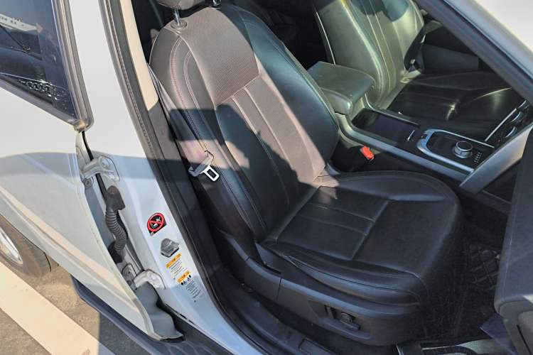 Used Land Rover Discovery Sport 2016 2.0T HSE Right Front Seat