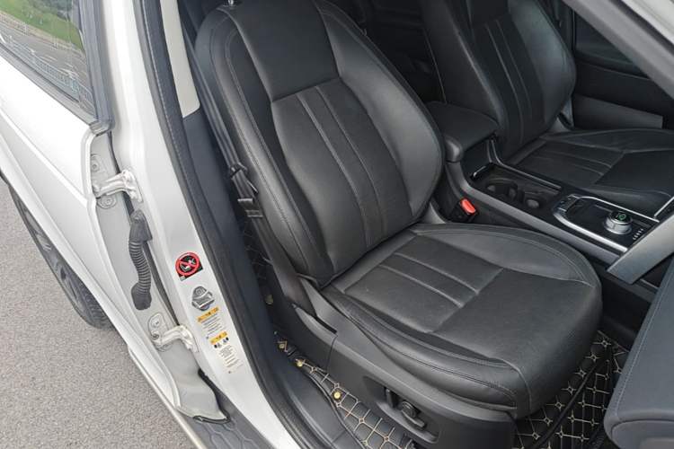 Used Land Rover Discovery Sport 2016 2.0T SE Right Front Seat