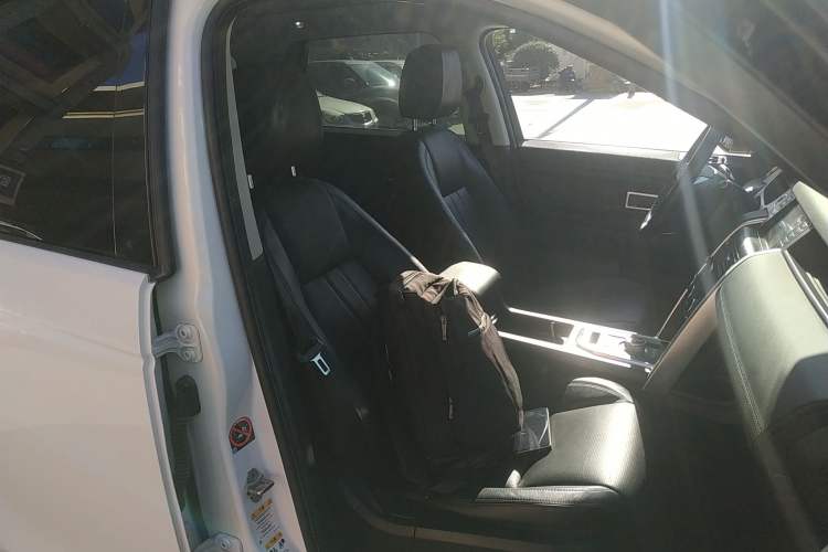 Used Land Rover Discovery Sport 2016 2.0T SE Right Front Seat