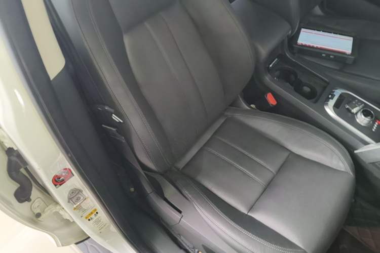 Used Land Rover Discovery Sport 2016 2.0T HSE Right Front Seat