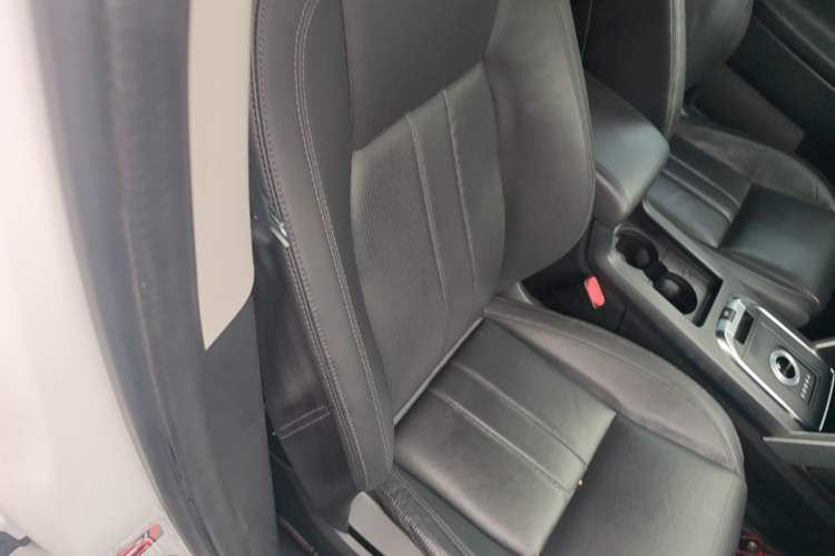 Used Land Rover Discovery Sport 2016 2.0T SE Right Front Seat