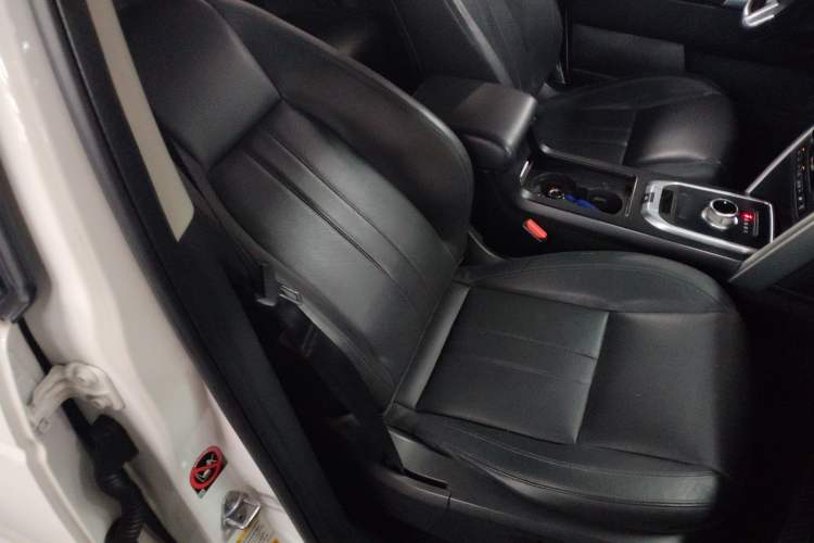 Used Land Rover Discovery Sport 2016 2.0T SE Right Front Seat