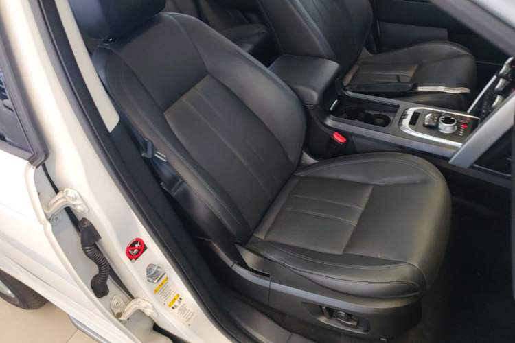 Used Land Rover Discovery Sport 2016 2.0T SE Right Front Seat