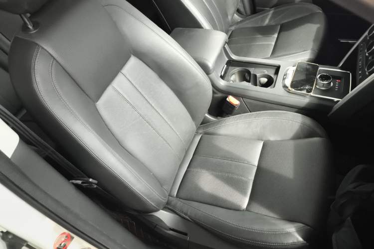 Used Land Rover Discovery Sport 2016 2.0T SE Right Front Seat