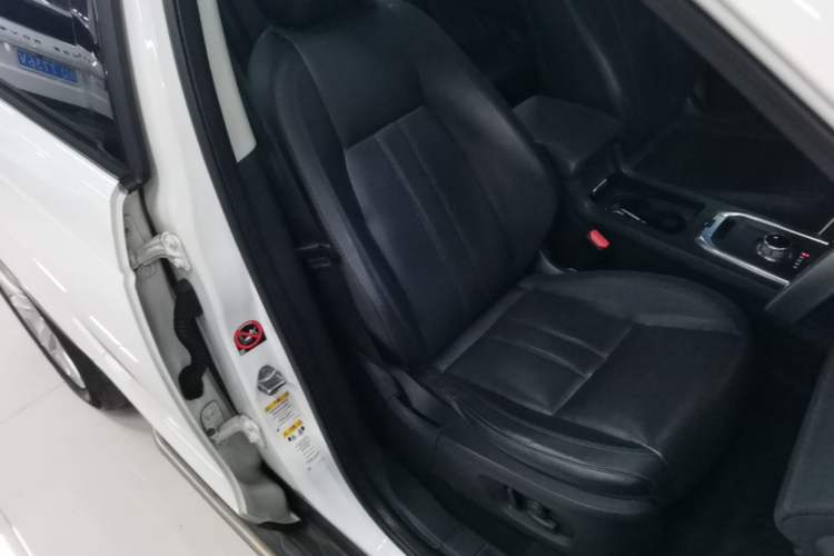 Used Land Rover Discovery Sport 2016 2.0T SE Right Front Seat