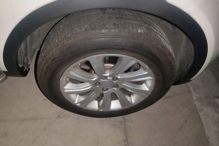 Used Land Rover Discovery Sport 2016 2.0T SE Right Front Wheel Hub