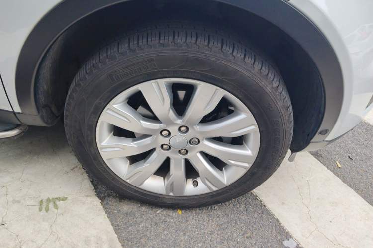 Used Land Rover Discovery Sport 2016 2.0T Limited Edition Right Front Wheel Hub