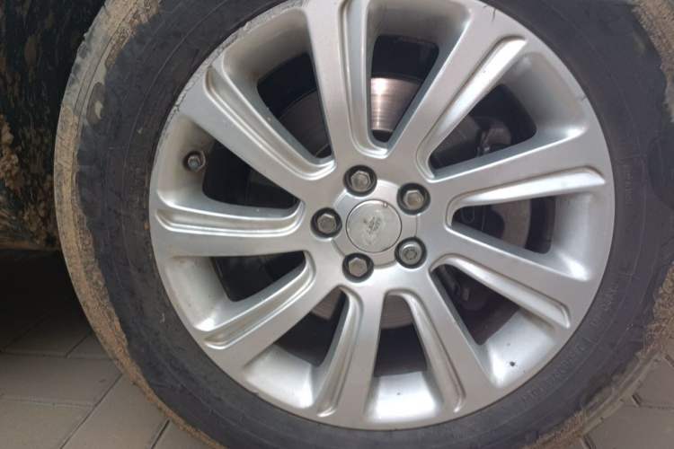 Used Land Rover Discovery Sport 2016 2.0T SE Right Front Wheel Hub