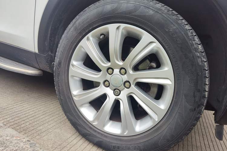 Used Land Rover Discovery Sport 2016 2.0T SE Right Front Wheel Hub