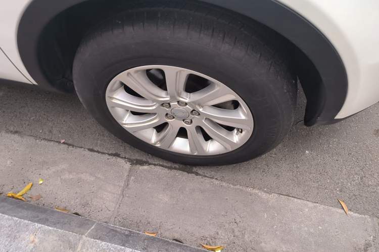 Used Land Rover Discovery Sport 2016 2.0T SE Right Front Wheel Hub