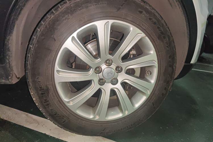 Used Land Rover Discovery Sport 2016 2.0T SE Right Front Wheel Hub