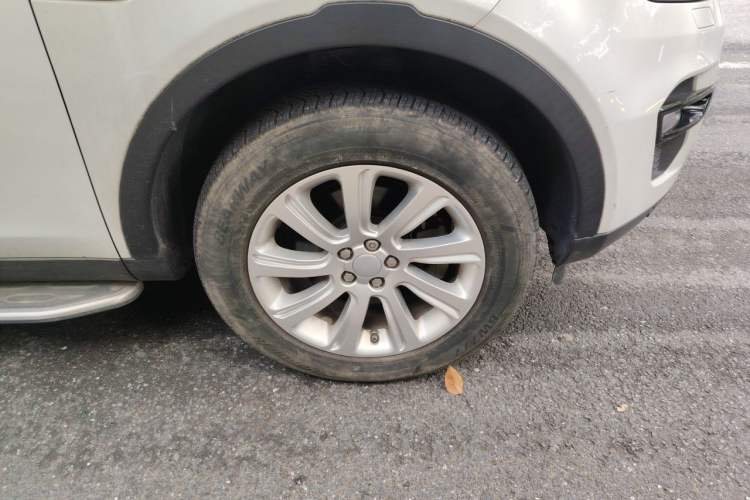 Used Land Rover Discovery Sport 2016 2.0T SE Right Front Wheel Hub