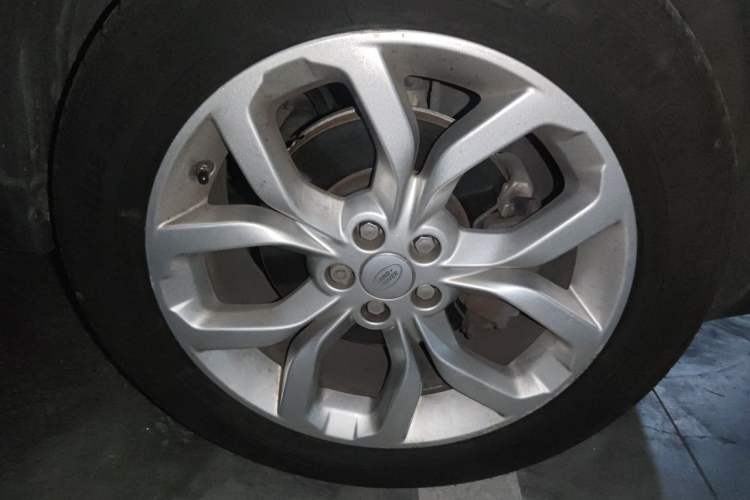 Used Land Rover Discovery Sport 2016 2.0T HSE Right Front Wheel Hub