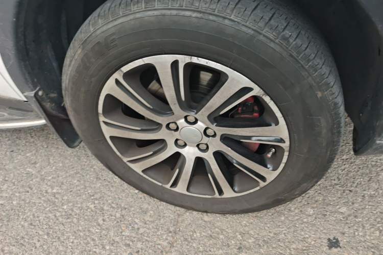 Used Land Rover Discovery Sport 2016 2.0T SE Right Front Wheel Hub