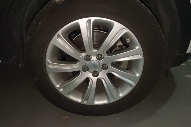 Used Land Rover Discovery Sport 2016 2.0T SE Right Front Wheel Hub