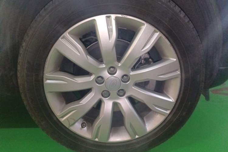 Used Land Rover Discovery Sport 2016 2.0T HSE Right Front Wheel Hub