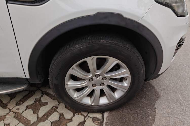 Used Land Rover Discovery Sport 2016 2.0T SE Right Front Wheel Hub