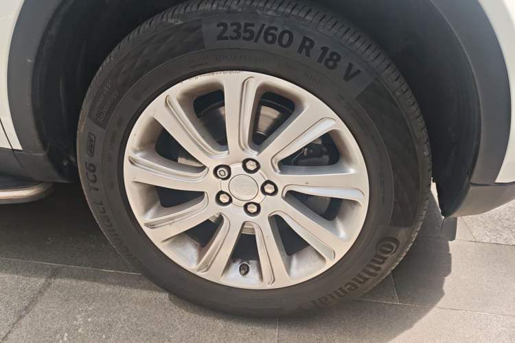 Used Land Rover Discovery Sport 2016 2.0T SE Right Front Wheel Hub