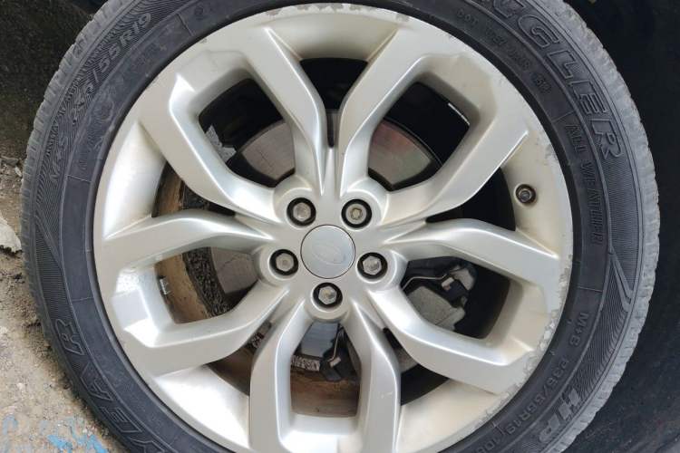 Used Land Rover Discovery Sport 2016 2.0T HSE Right Front Wheel Hub