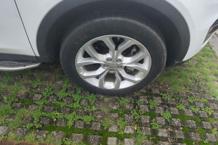 Used Land Rover Discovery Sport 2016 2.0T HSE Right Front Wheel Hub
