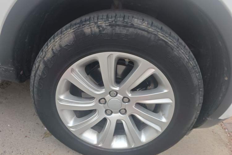 Used Land Rover Discovery Sport 2016 2.0T SE Right Front Wheel Hub