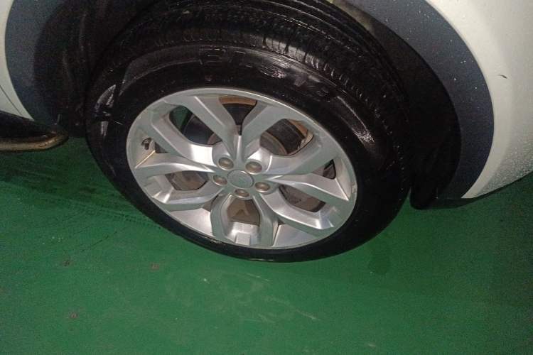 Used Land Rover Discovery Sport 2016 2.0T HSE Right Front Wheel Hub